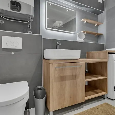 Family Violet , Centar Located * Makarska