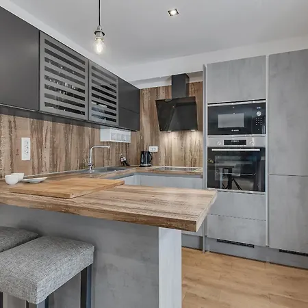 Family Violet , Centar Located * Makarska