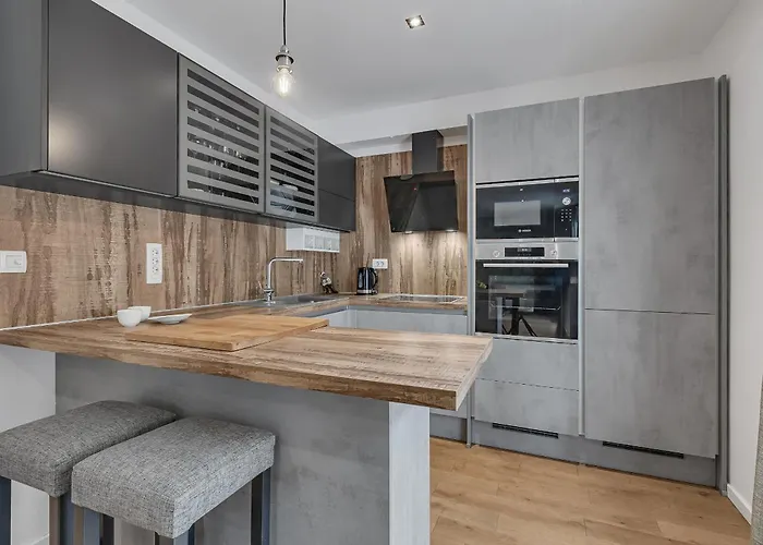 Family Violet , Centar Located * Макарська