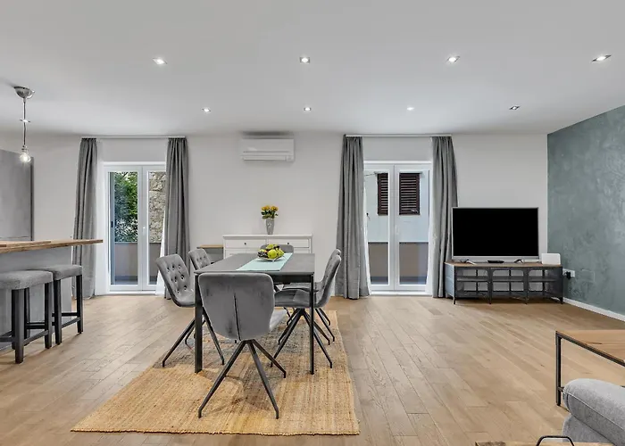 Family Violet , Centar Located Апартаменти Макарська