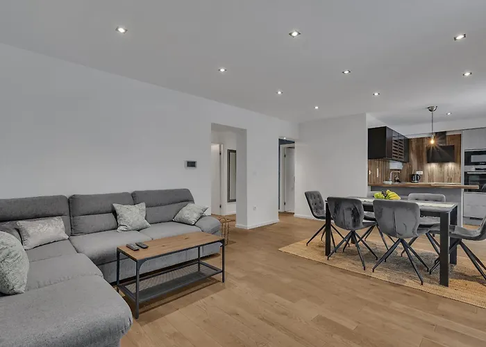 Family Violet , Centar Located