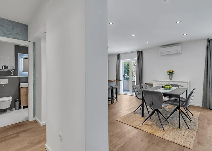 Family Violet , Centar Located Apartment Makarska