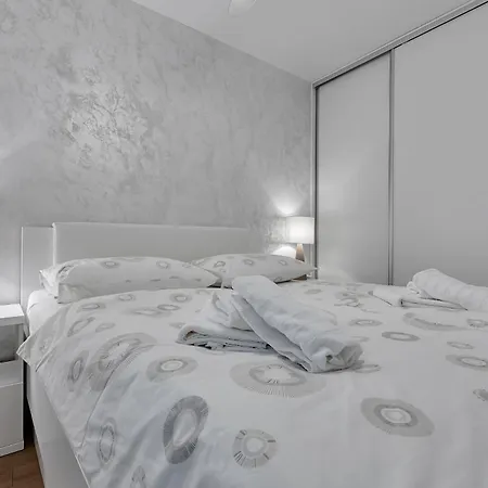 Family Violet , Centar Located דירה